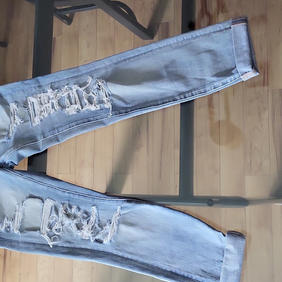 AEO light wash super soft cotton skinny jeans with rips - Picture 7 of 10